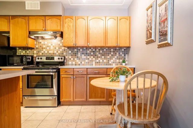 Additional image 13 of 10 WOODMAN Dr Unit 304