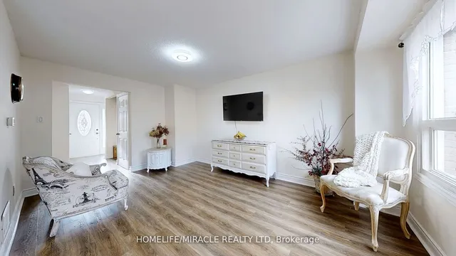 Additional image 4 of 284 RoyaISalisbury Way