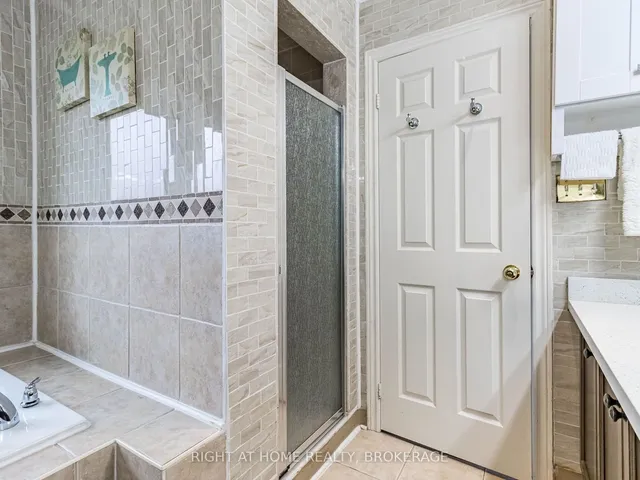 Additional image 25 of 1084 Holdsworth Cres