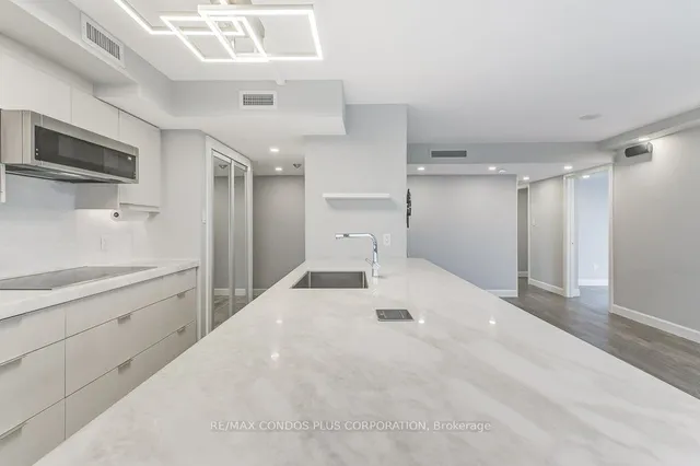 Additional image 16 of 1001 Bay St Unit 3211