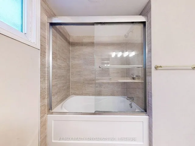 Additional image 20 of 8 Stephensen Crt