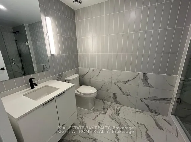 Additional image 10 of 327 King St Unit 4104