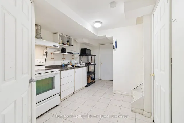 Additional image 38 of 922 Ledbury Cres