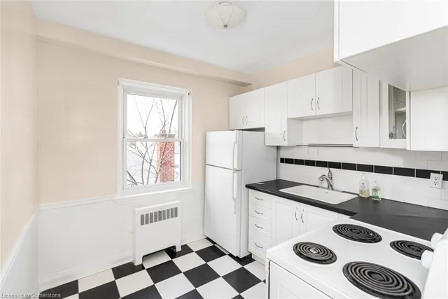 Additional image 11 of 802 King St Unit 5