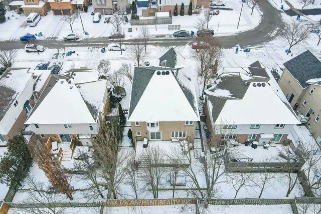 Additional image 37 of 45 STRATHROY Cres