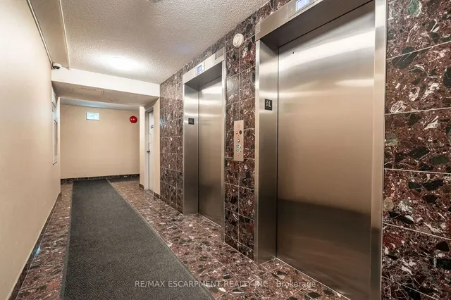 Additional image 5 of 8 Village Green Unit 612