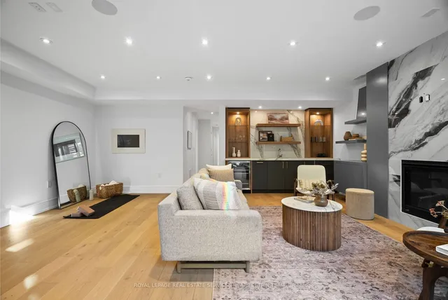 Additional image 32 of 39 Sharron Dr