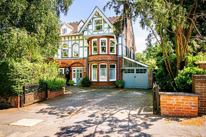 Russell Road, Moseley, Birmingham. B13 8RB