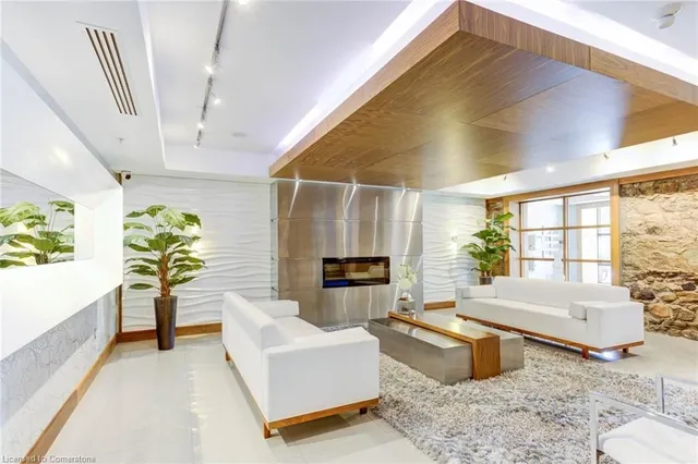 Additional image 9 of 112 Benton St Unit 101