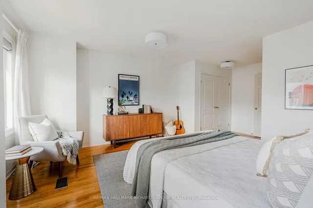 Additional image 18 of 17 Brick Crt