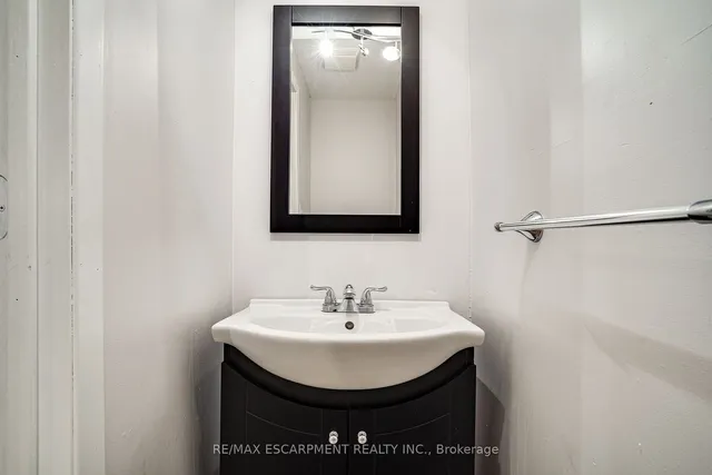 Additional image 25 of 24 Marina Point Cres