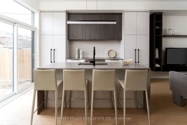 Additional image 10 of 30 Roseland Dr