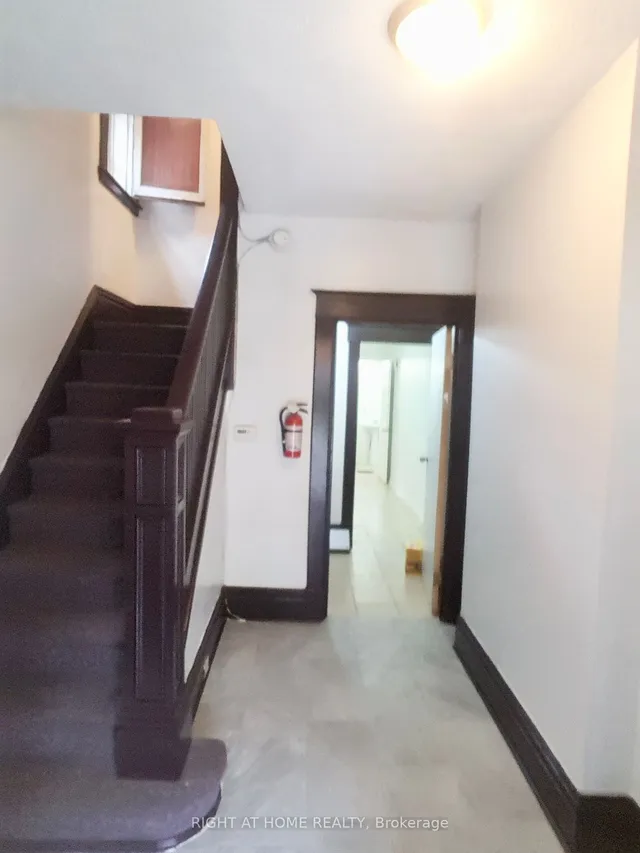 Additional image 19 of 24 Spadina Ave