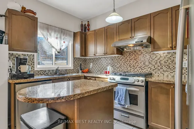 Additional image 30 of 8 Lampman Dr