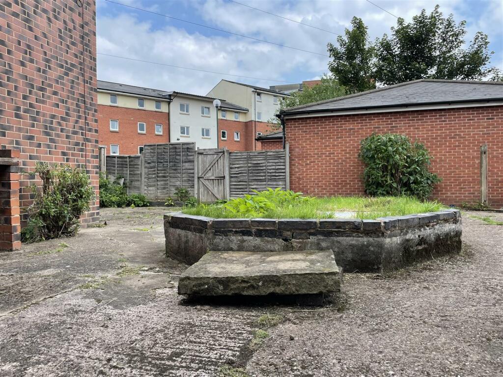 Additional image 19 of Next to University