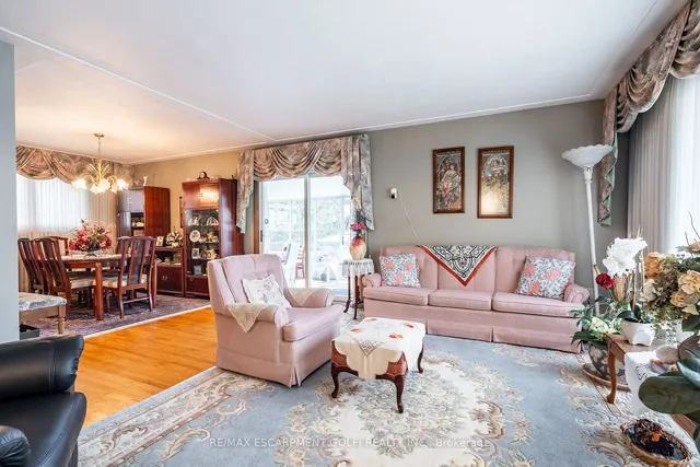 Additional image 23 of 25 Blanche Crt