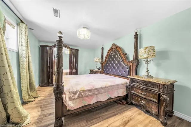 Additional image 35 of 33 Tallman St