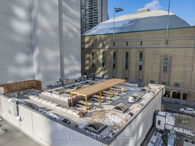 Additional image 36 of 45 Carlton St Unit 2003