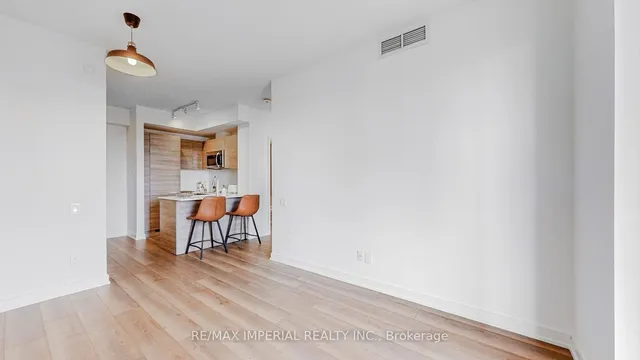 Additional image 11 of 3 Gloucester St Unit 2706