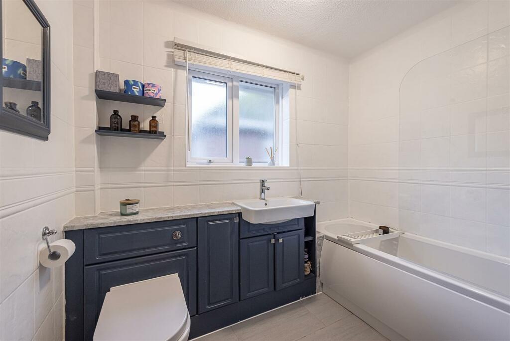 Additional image 5 of Walkers Close, Harpenden