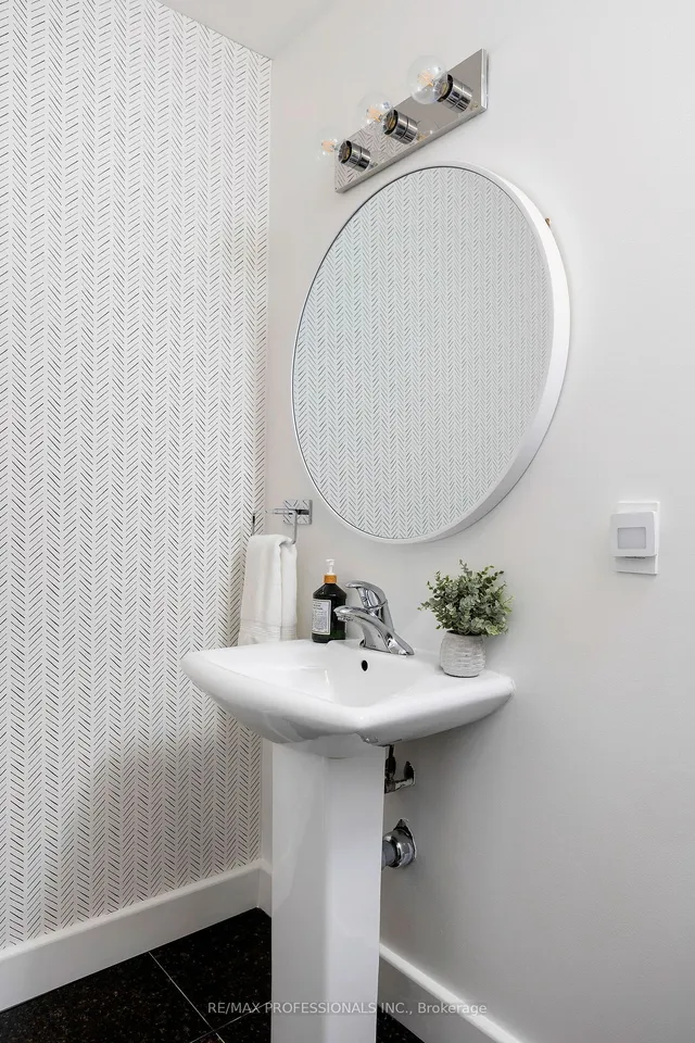 Additional image 8 of 235 Medland St Unit 207