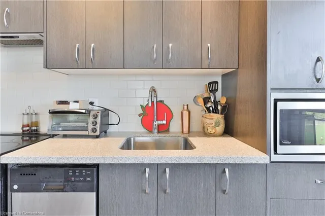 Additional image 15 of 457 Plains Rd Unit 18