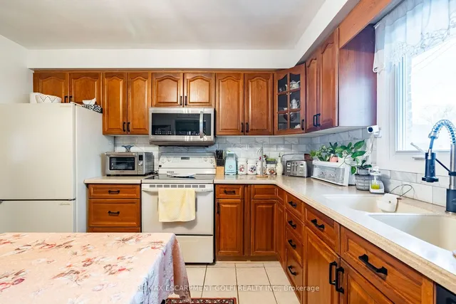 Additional image 12 of 25 Blanche Crt