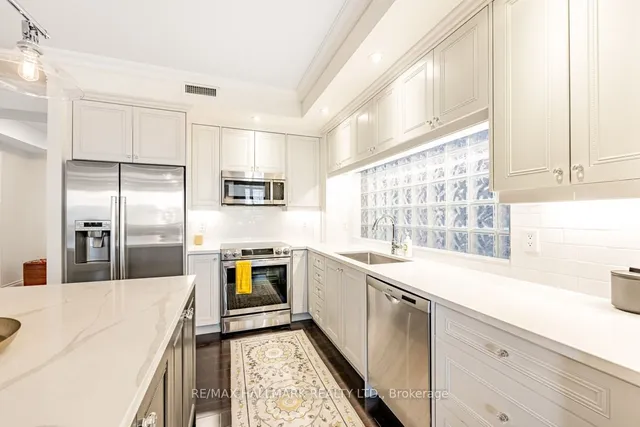 Additional image 19 of 8 Sultan St Unit 301