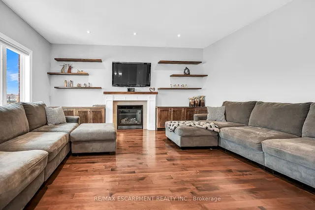 Additional image 14 of 31 Showcase Dr