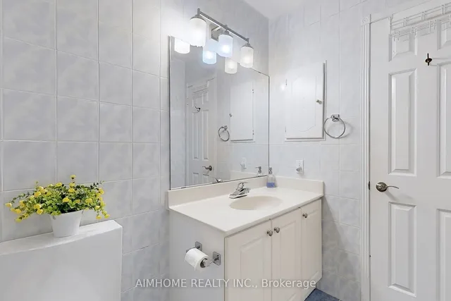 Additional image 32 of 566 Sandhurst Circ