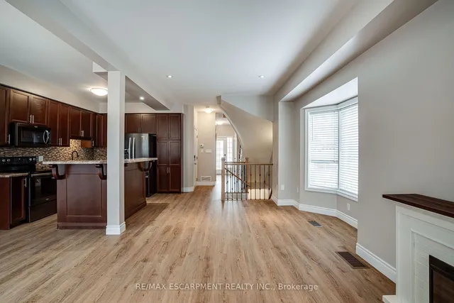 Additional image 7 of 24 Marina Point Cres