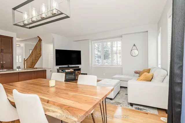 Additional image 20 of 27 Cedar Lake Cres