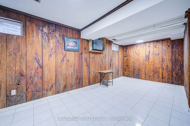 Additional image 25 of 210 Sprucewood Crt