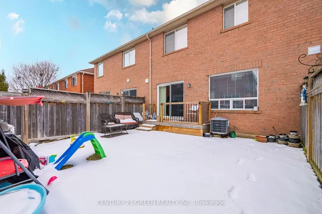 Additional image 32 of 843 Gifford Cres