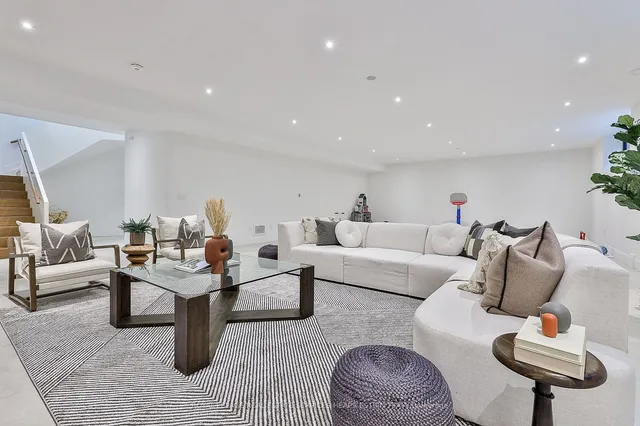 Additional image 34 of 108 Stratford Cres