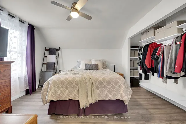 Additional image 20 of 53 1/2 Robins Ave