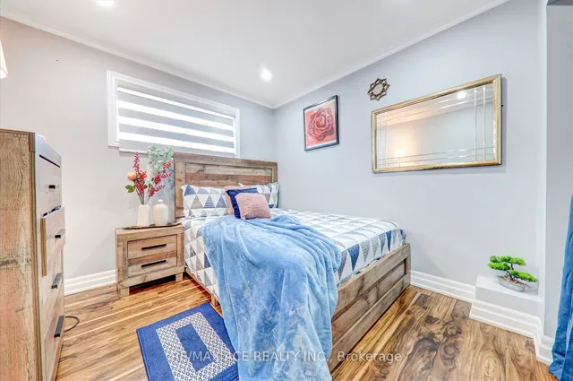 Additional image 20 of 121 Cultra Sq