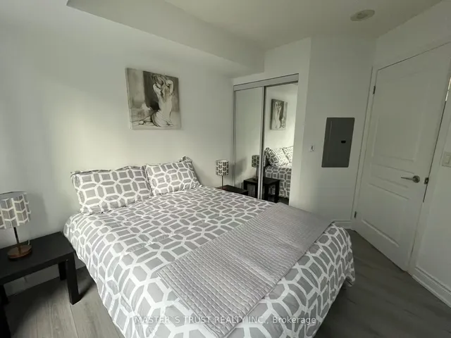 Additional image 12 of 18 Yonge St Unit 1213