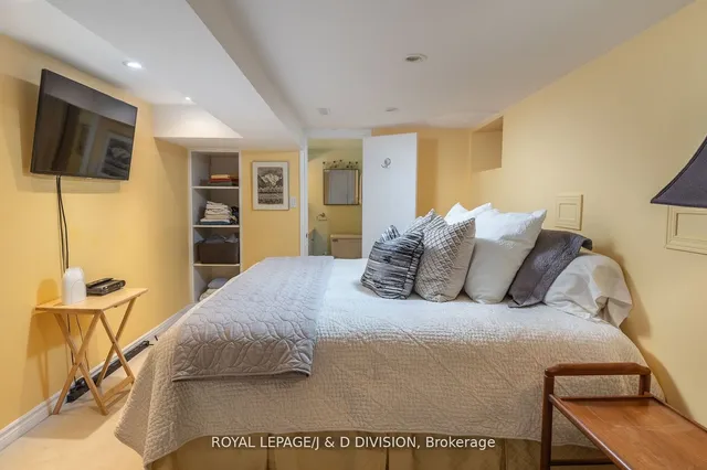 Additional image 32 of 269 Oriole Pkwy