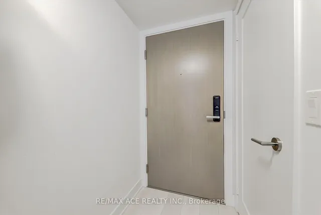 Additional image 10 of 575 Bloor St Unit 1703