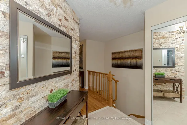 Additional image 5 of 142 Vintage Gate