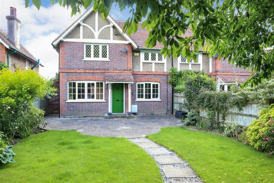 Maple Cottages, West Common, Harpenden, AL5