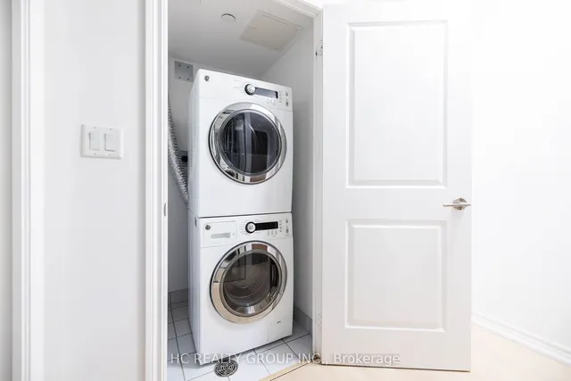 Additional image 11 of 386 Yonge St Unit 819