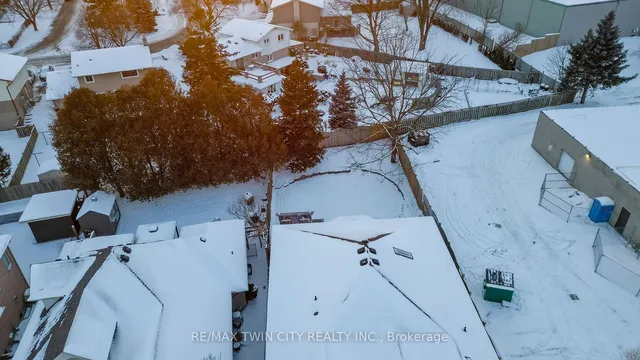Additional image 38 of 154 Forfar Ave