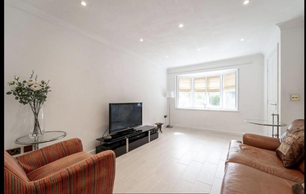 Additional image 3 of Dickens Heath Road, Solihull