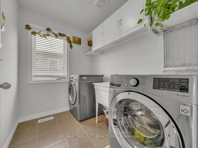 Additional image 17 of 46 Woodbine Ave
