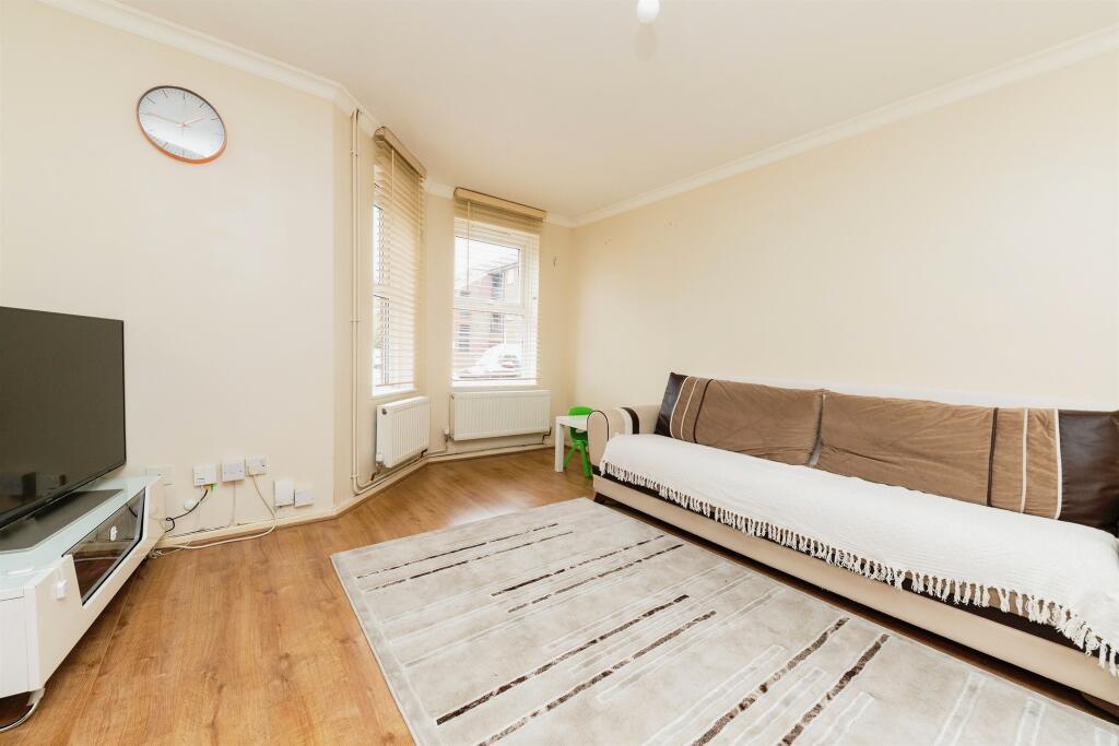 Additional image 18 of Broadwater Crescent, Welwyn Garden City