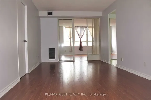 Additional image 6 of 633 Bay St Unit 516