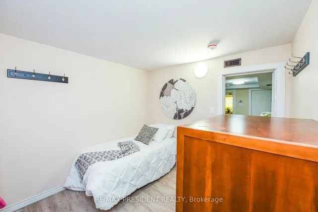 Additional image 20 of 23 Myrtle Ave