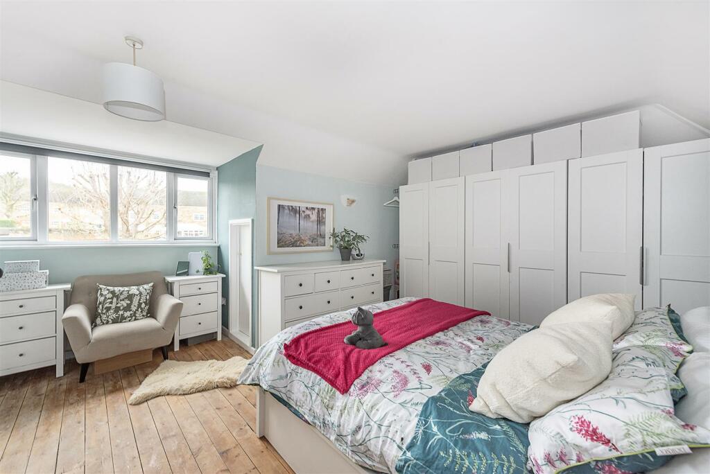Additional image 7 of Walkers Close, Harpenden
